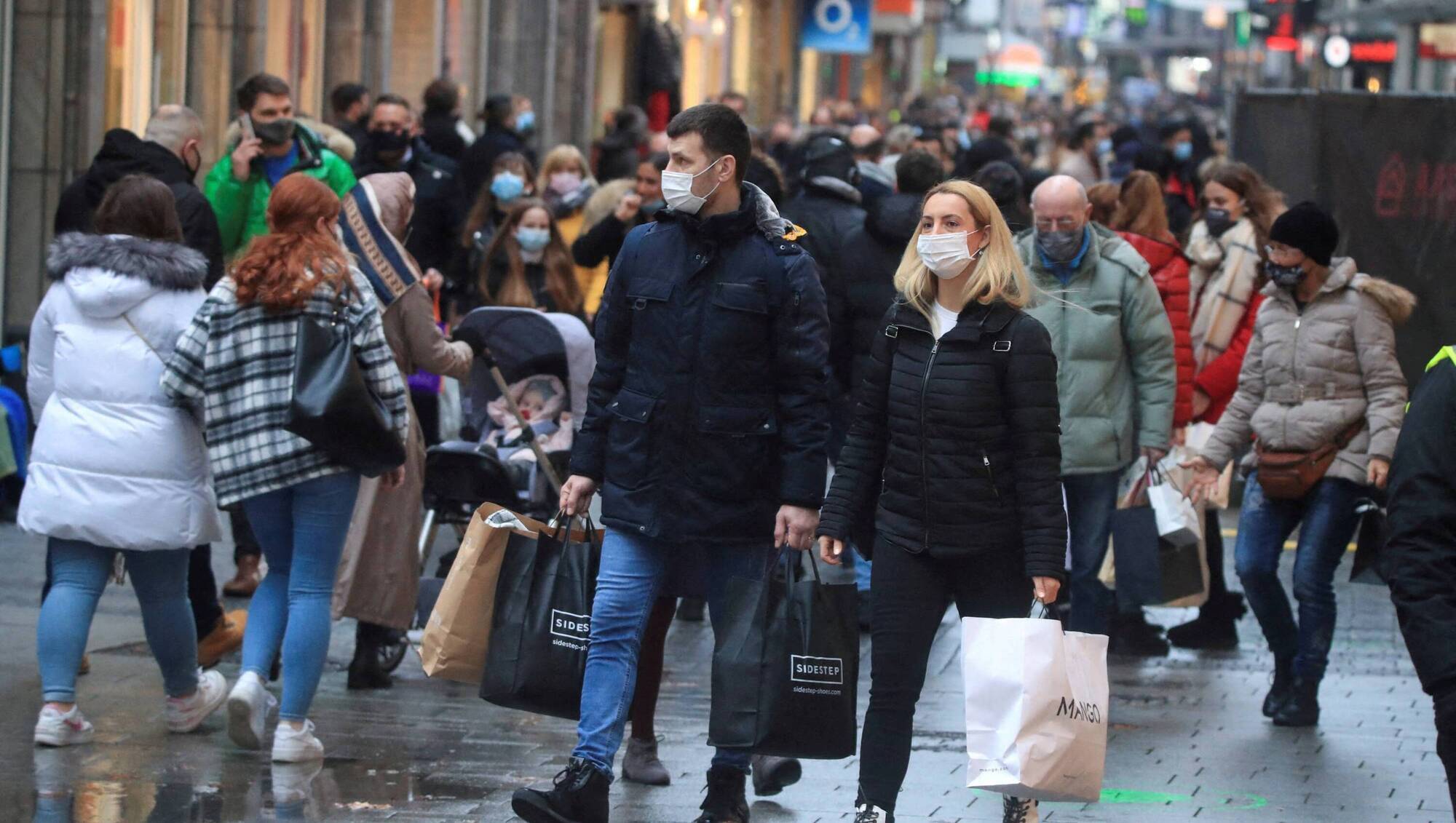 Shoppers fill Cologne's main shopping street Hohe Strasse, as German business morale improves. Picture: Reuters/Wolfgang Rattay/File Photo