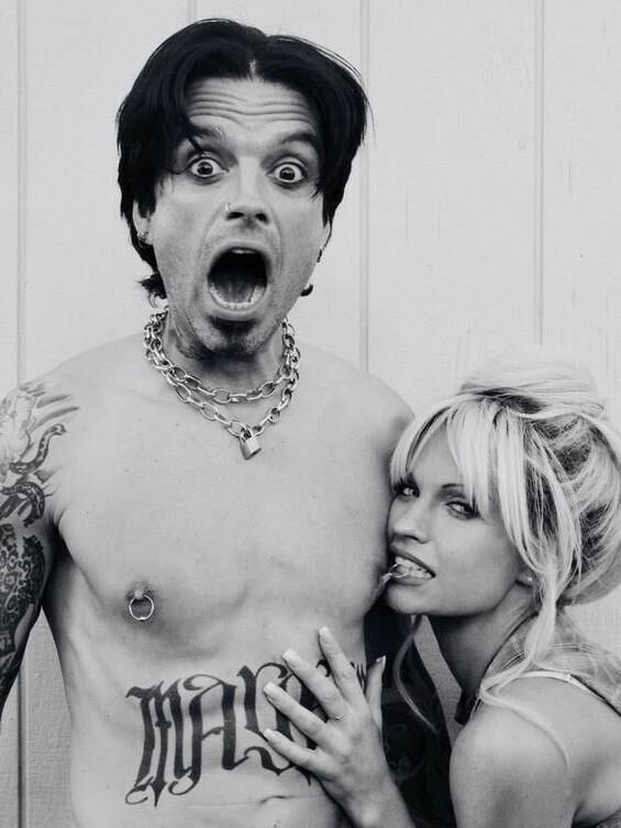 Sebastian Stan and Lily James in  Pam and Tommy.