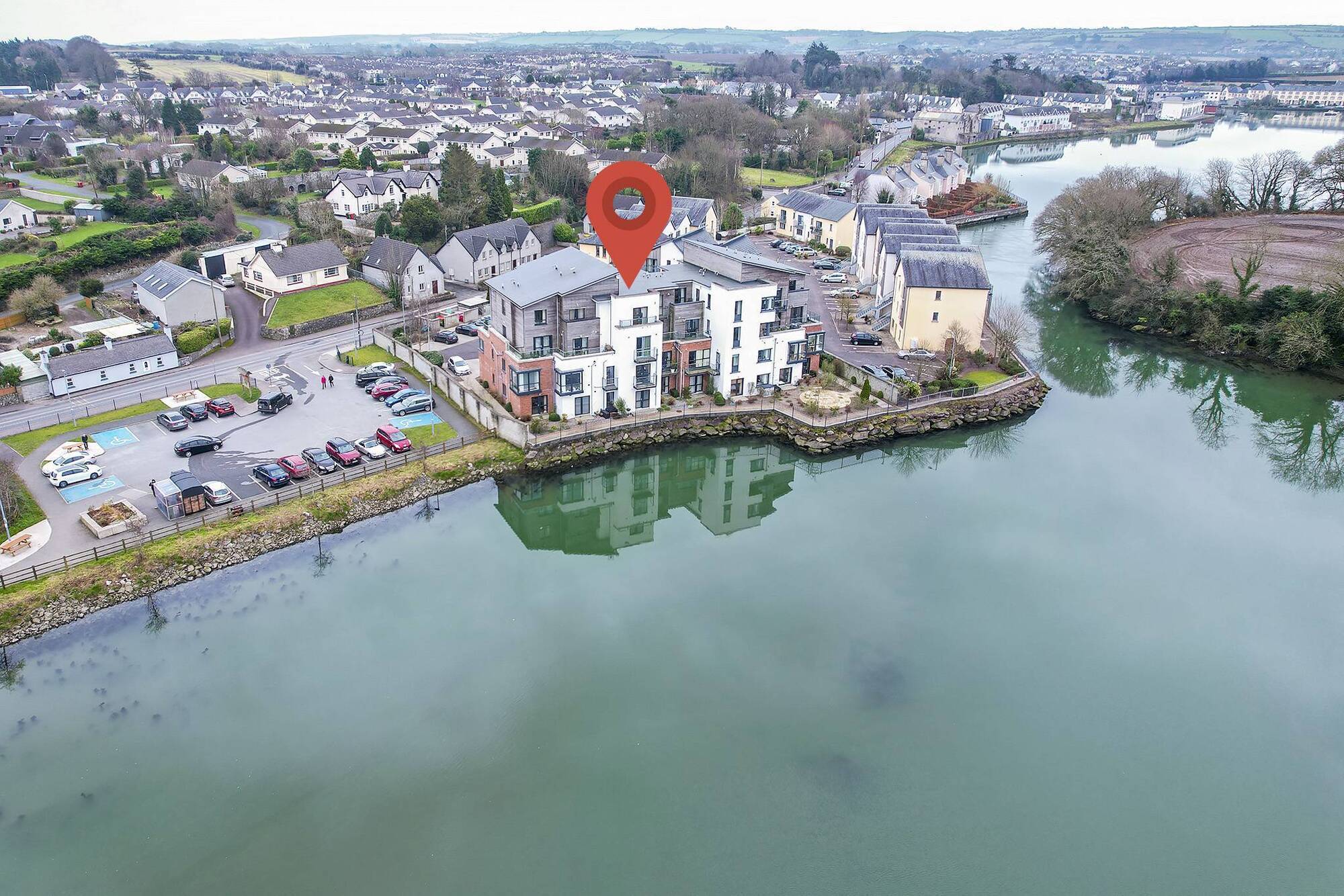 Living on the level or up a few levels? The choice is yours on Midleton's nicest road