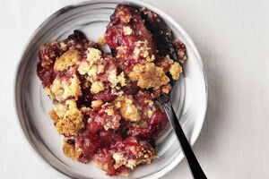 Berry and maple syrup crumble