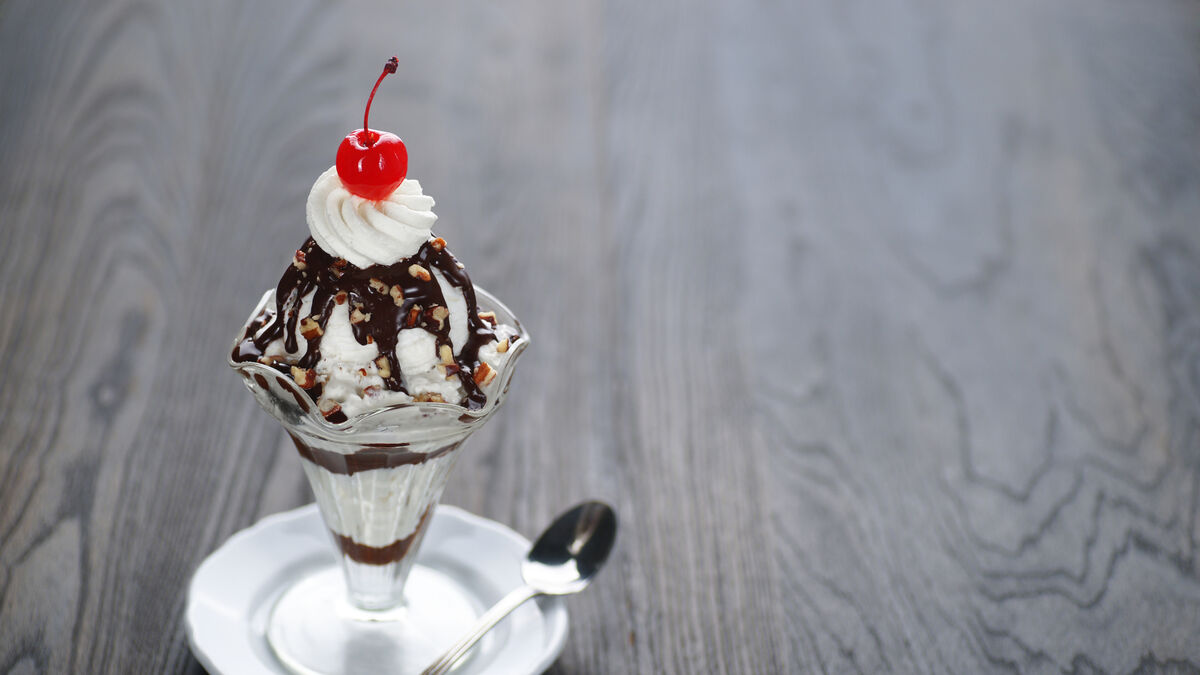 Hot fudge sundaes