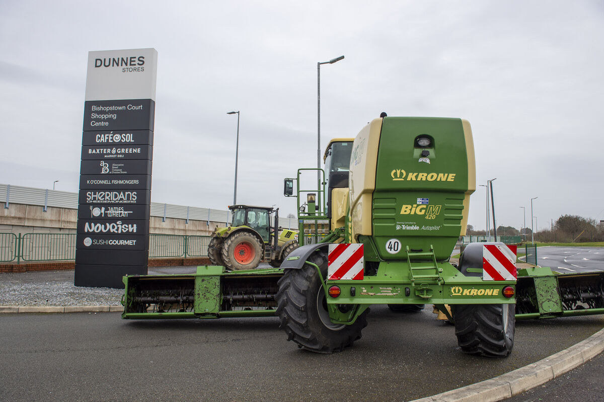  Farmers ended their protest at Dunnes Stores, Bishopstown, Cork after both sides entered into talks in Dublin on Tuesday afternoon. Picture Dan Linehan