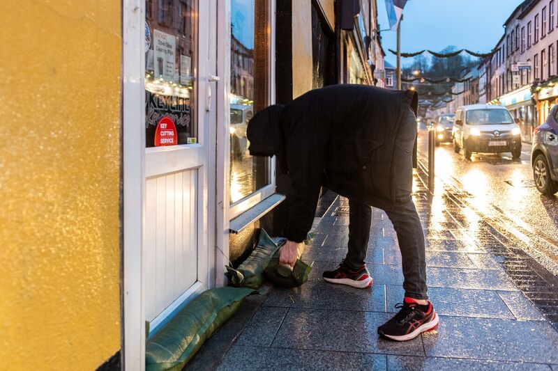  Shopkeepers and residents in Bantry placed sandbags at their premises last night. Thankfully, high tide passed without flooding. Picture: Andy Gibson