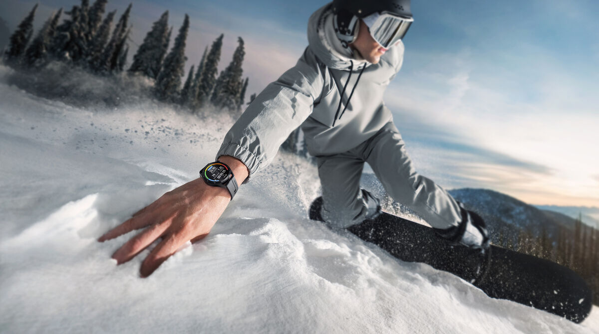 Huawei Watch GT 3. Pic: Huawei. Powder skiing on a sunny day.