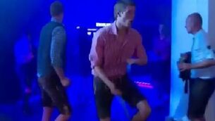 Hilarious vine surfaces of Mueller dancing his way to the final