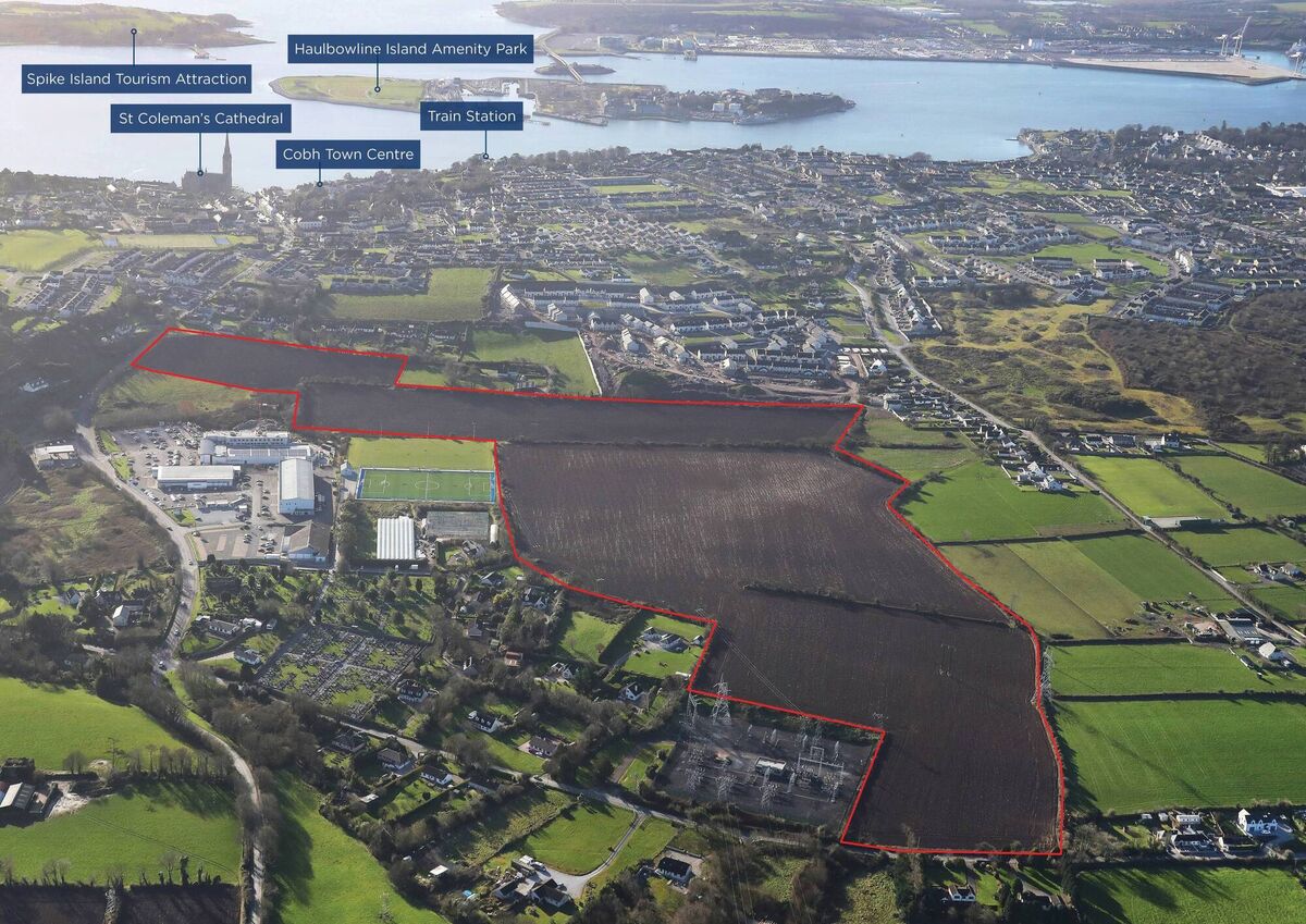 The site has frontage to two roads, which would allow for separate access points and phased development/housing profile and mix.