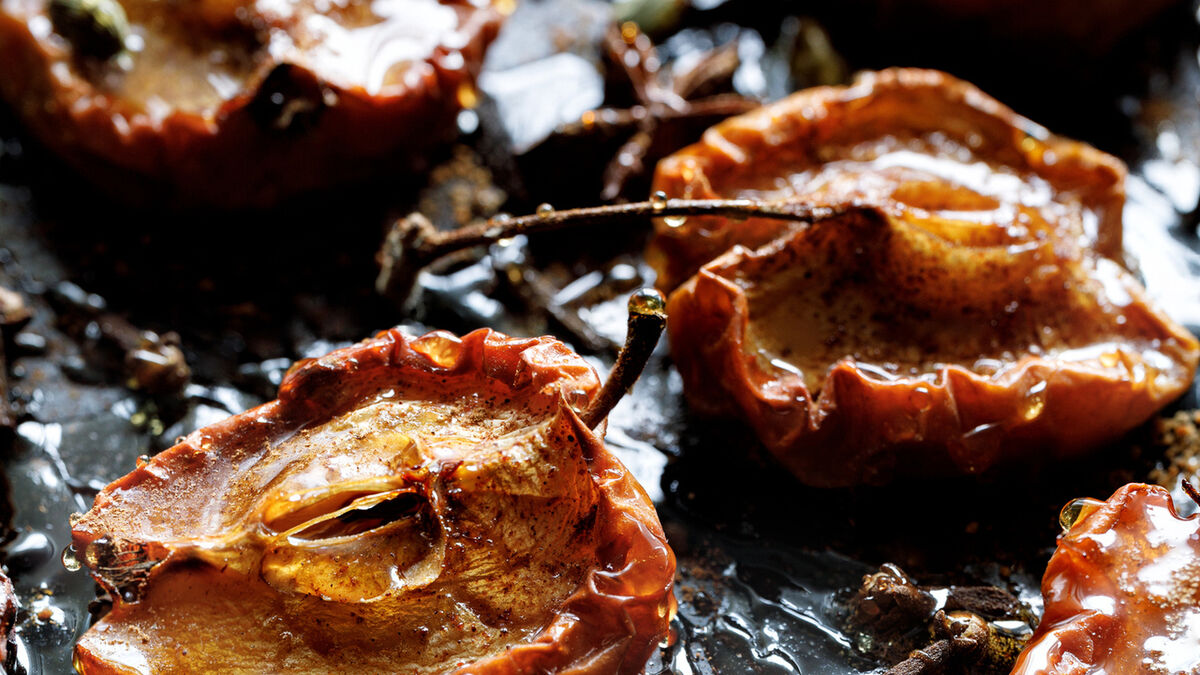 Cardamom baked apples with vanilla mascarpone