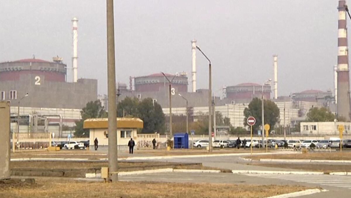Zaporizhzhia nuclear plant in Enerhodar, Ukraine, which Russian forces attacked. Putin already intends nuclear war, having sought to possess Chernobyl. Photo: AP Zaporizhzhia nuclear plant in Enerhodar, Ukraine, which Russian forces attacked. Putin already intends nuclear war, having sought to possess Chernobyl. Photo: AP