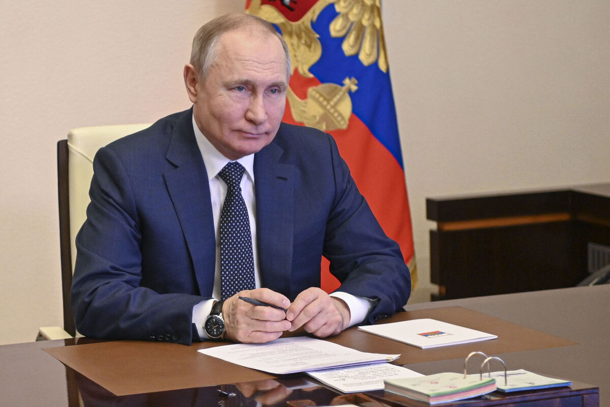 Russian President Vladimir Putin urged Russia's neighbours on Friday not to escalate tensions Russian President Vladimir Putin urged Russia's neighbours on Friday not to escalate tensions