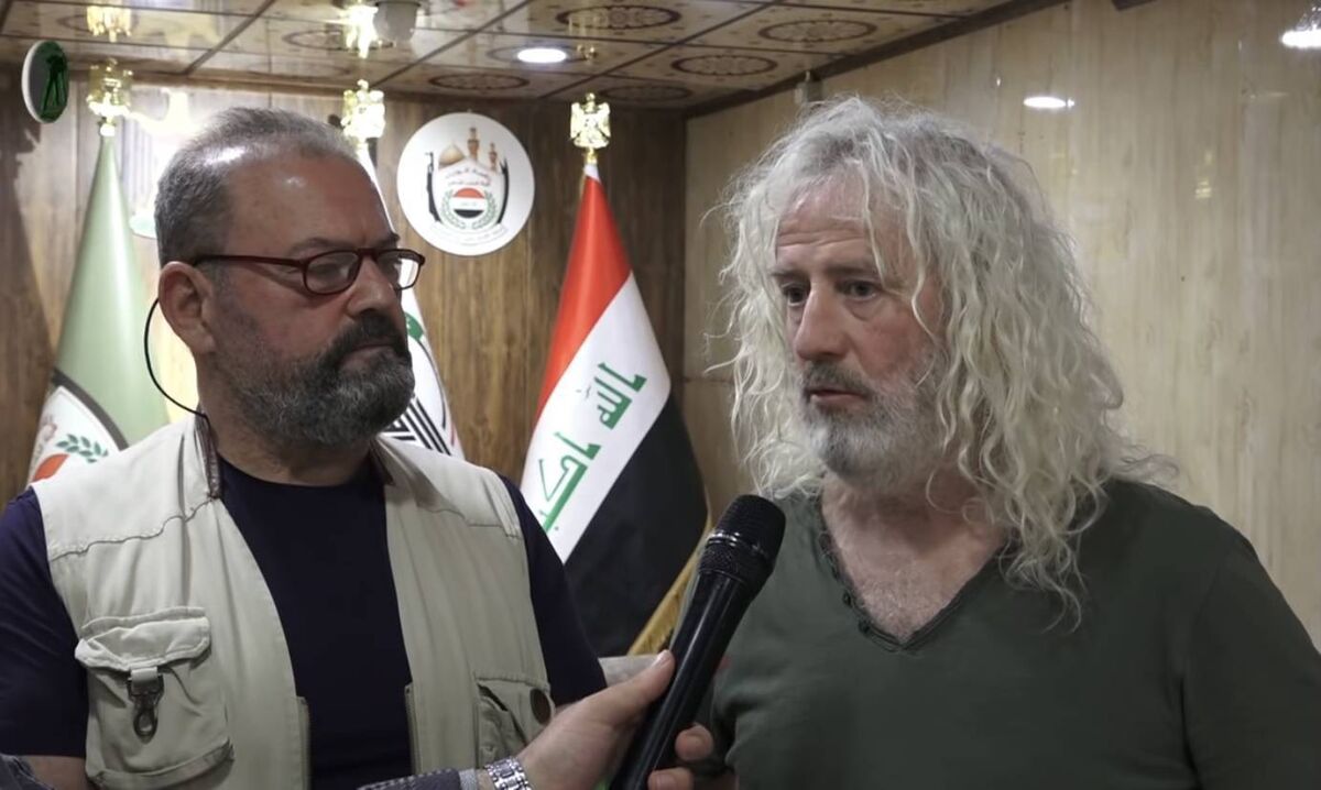 Mick Wallace during a visit to the HQ of an Iraqi militia last year.