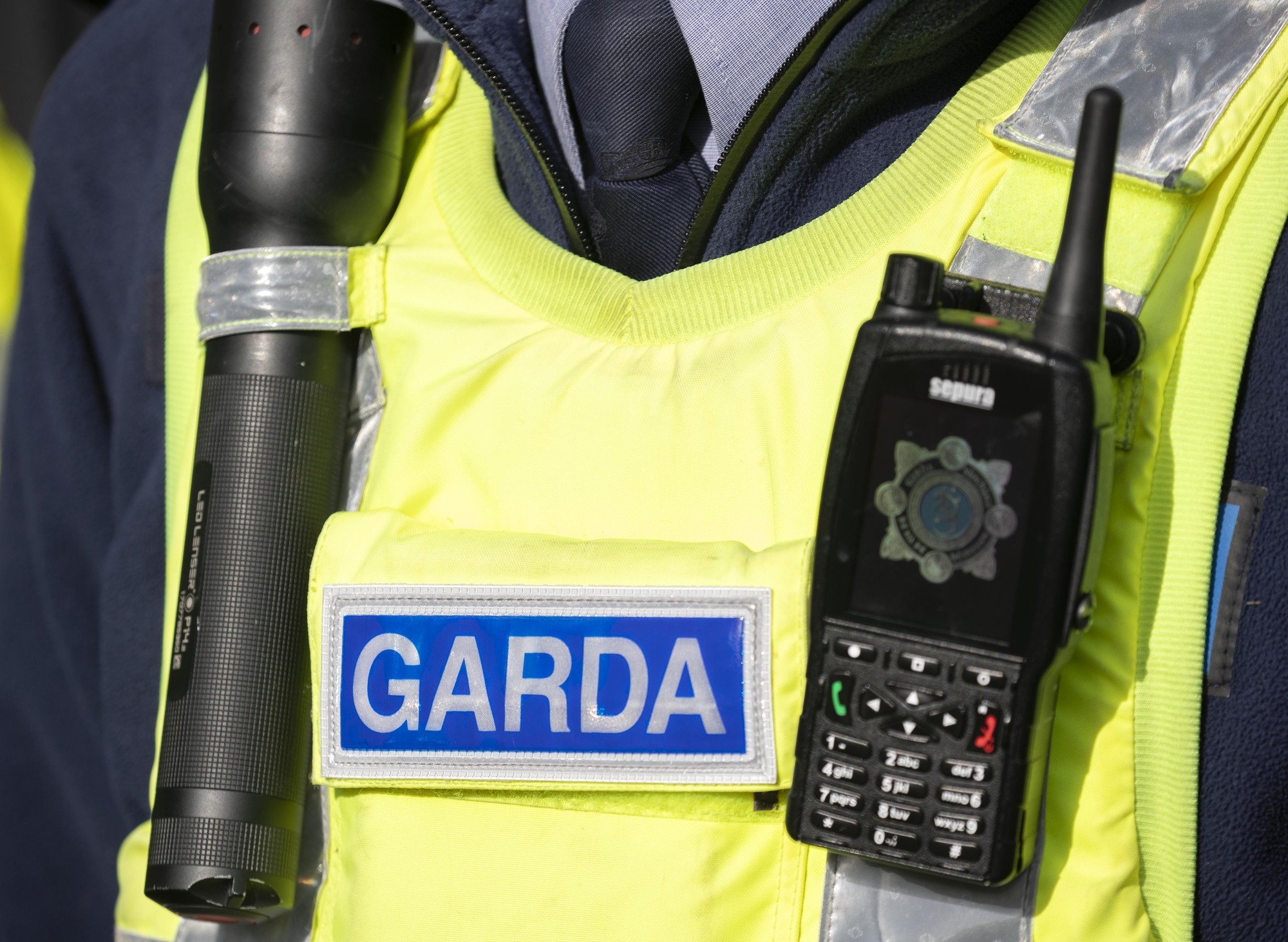 Two unarmed gardaí disarm a man brandishing loaded sawn-off shotgun