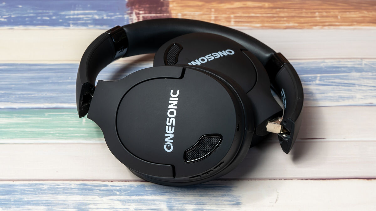 Onesonic BB-HD1 Gen 2 can last up to 35 hours on a single charge. Pic: Noel Campion