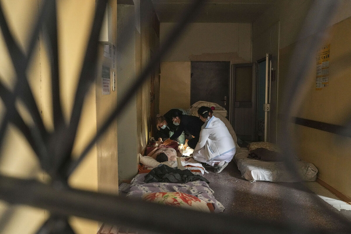 Medical workers treat a man wounded by shelling in a hospital in Mariupol, Ukraine, March 4, 2022. (AP Photo/Evgeniy Maloletka)
