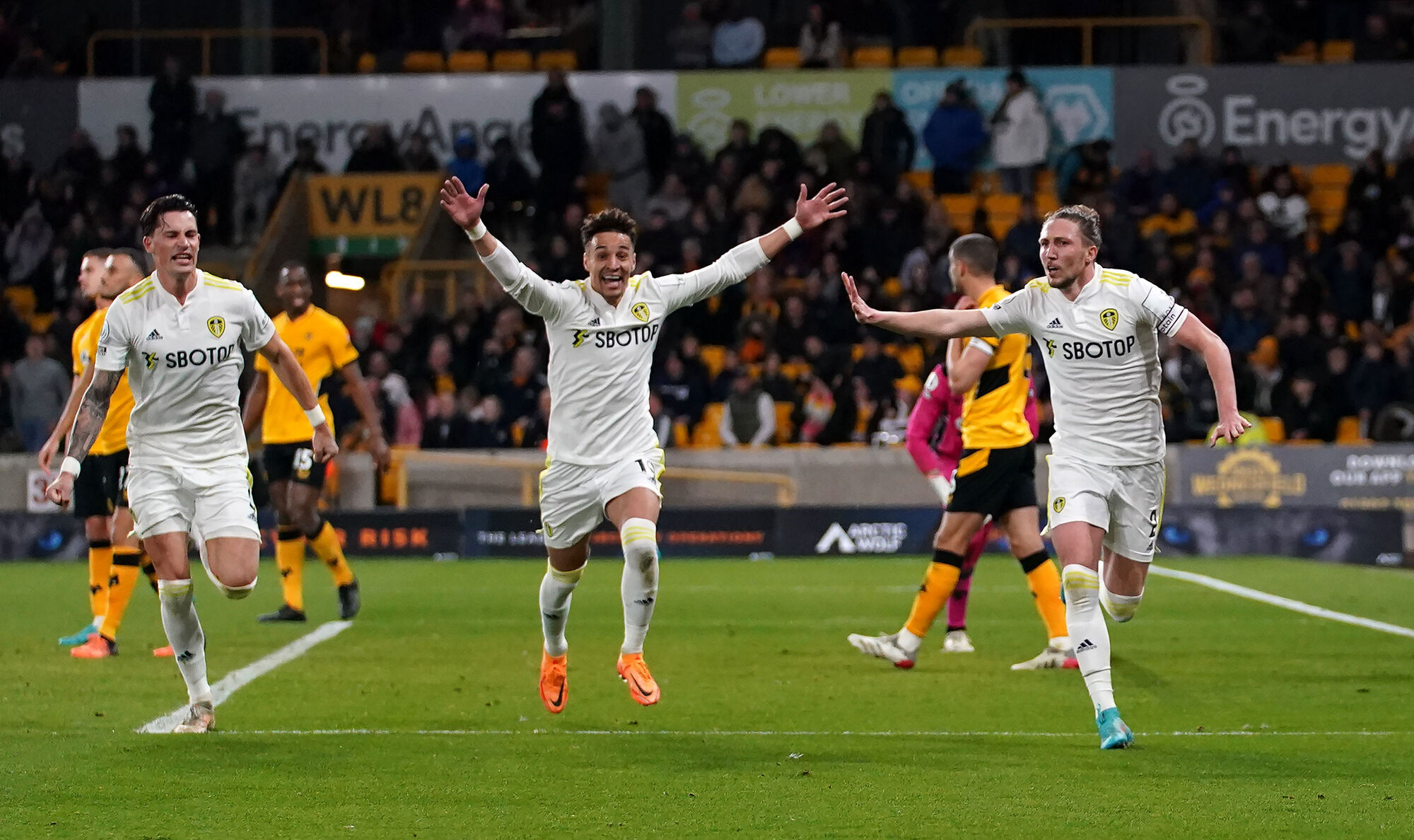 Rejuvenated Leeds on the Marsch after stunning comeback sees off Wolves 