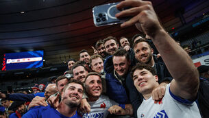 <p>Grégory Alldritt, Anthony Jelonch and Antoine Dupont celebrates with fans after the game</p>