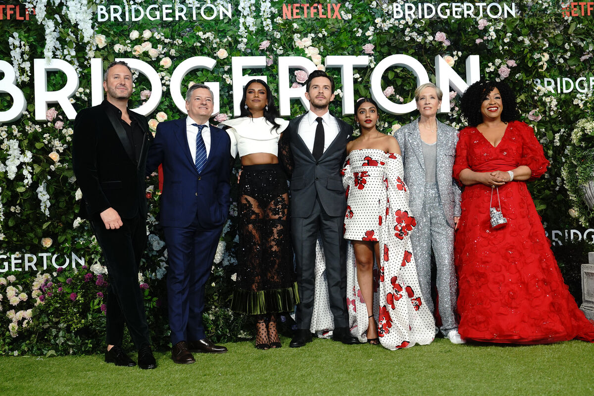 The cast and crew of Bridgerton (left to right) Showrunner Chris Van Dusen, Simone Ashley, Jonathan Bailey, Charithra Chandran, Executive Producer Betsy Beers and Executive Producer Shonda Rhimes at Tate Modern, London.