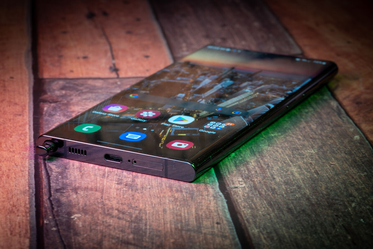 Samsung Galaxy S22 Ultra with S-Pen on the ready. Pic: Noel Campion