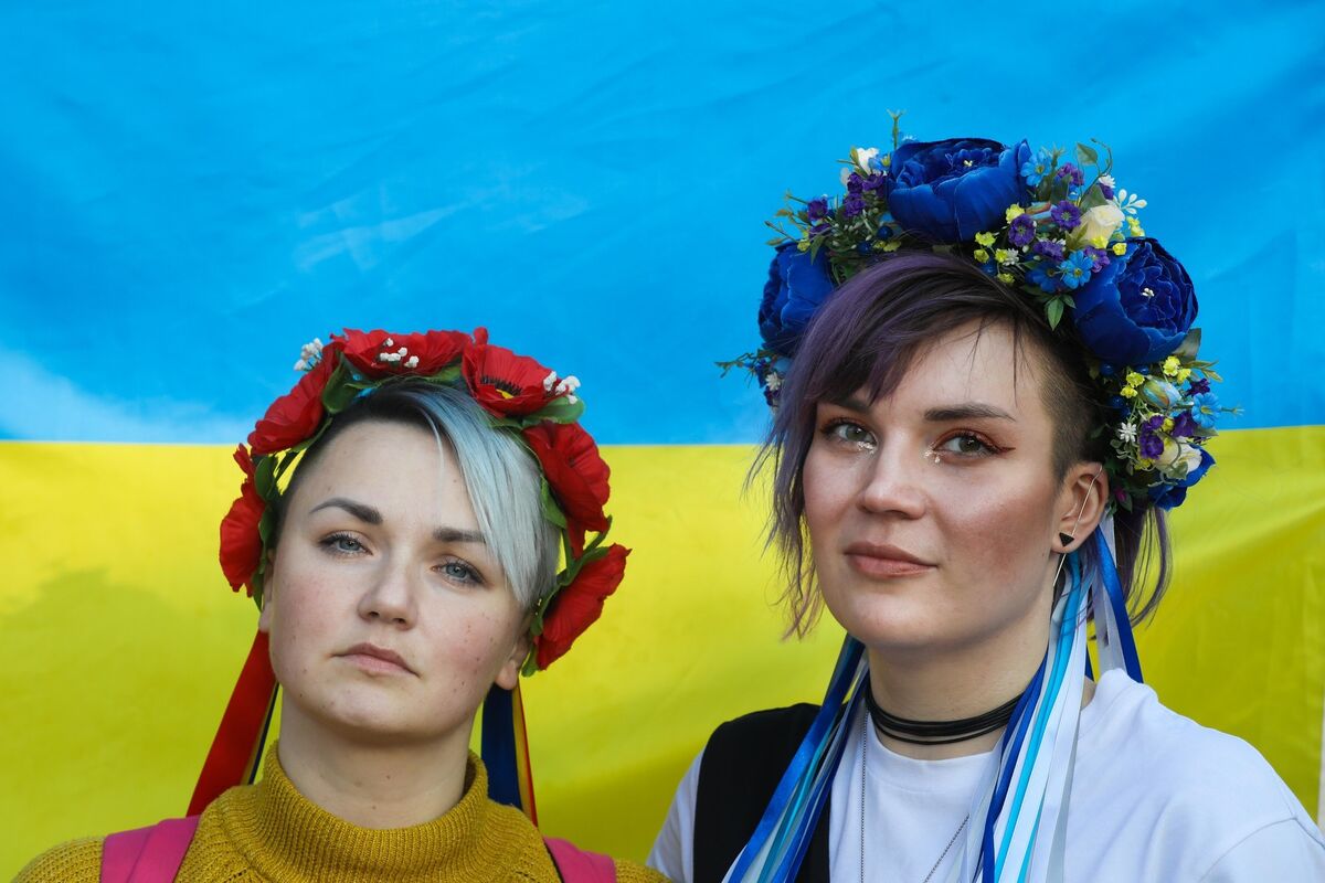 Ielizaveta Karamushka from Russia (born Ukrainian) with Olga Kiseleva (Ukrainian born in Russia) outside the Russian embassy at the #StandWithUkraine demonstration. Picture: Leah Farrell / RollingNews.ie Ielizaveta Karamushka from Russia (born Ukrainian) with Olga Kiseleva (Ukrainian born in Russia) outside the Russian embassy at the #StandWithUkraine demonstration. Picture: Leah Farrell / RollingNews.ie
