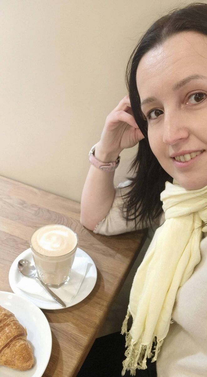 Ukrainian vet, Tetiana. She had to flee her home with her Dachshund, Basya, and her mum. 