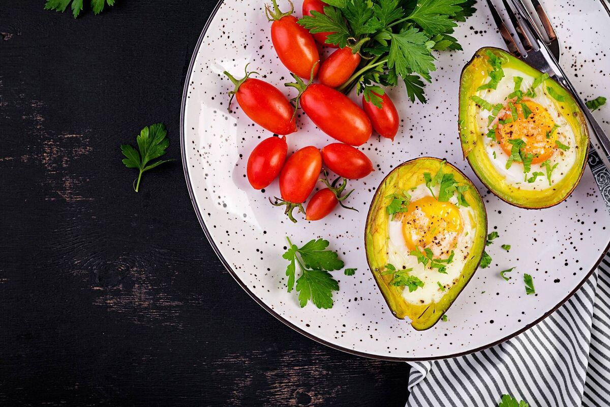 Baked eggs in avocados: serve with tomato or pepper for colour