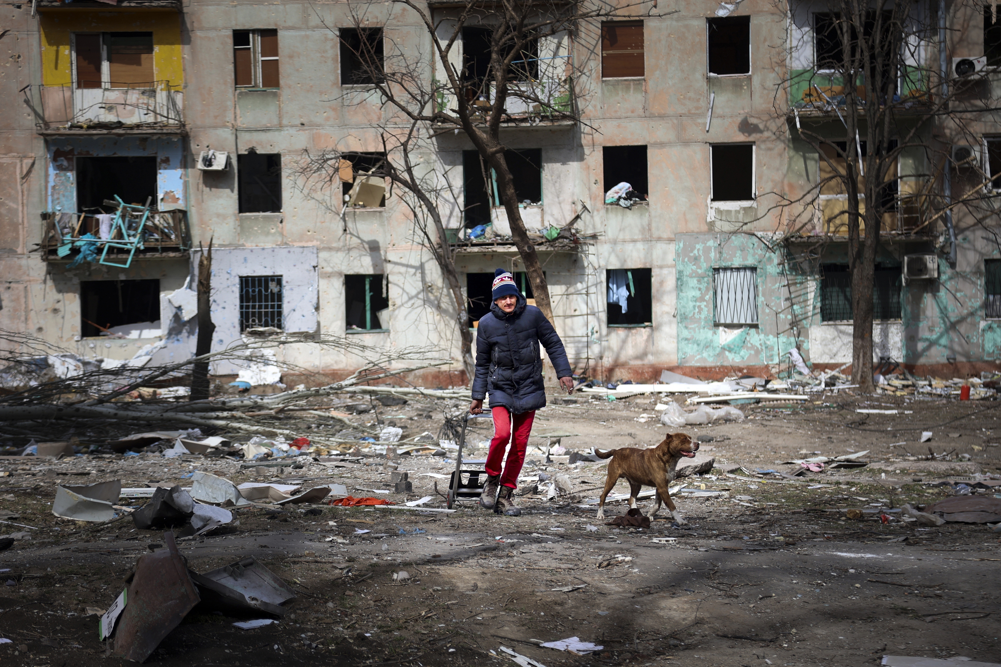 Eking out an existence and mourning the dead in besieged Mariupol