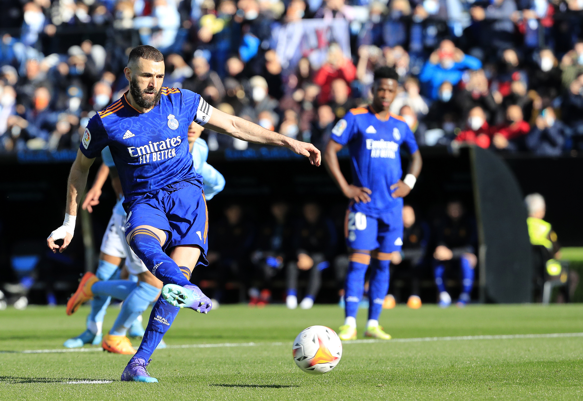 Karim Benzema at the double as Real Madrid stretch lead in LaLiga