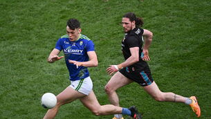 <p>3 April 2022; David Clifford of Kerry in action against Pádraig O'Hora of Mayo during the Allianz Football League Division 1 Final match between Kerry and Mayo at Croke Park in Dublin. Photo by Piaras Ó Mídheach/Sportsfile</p>