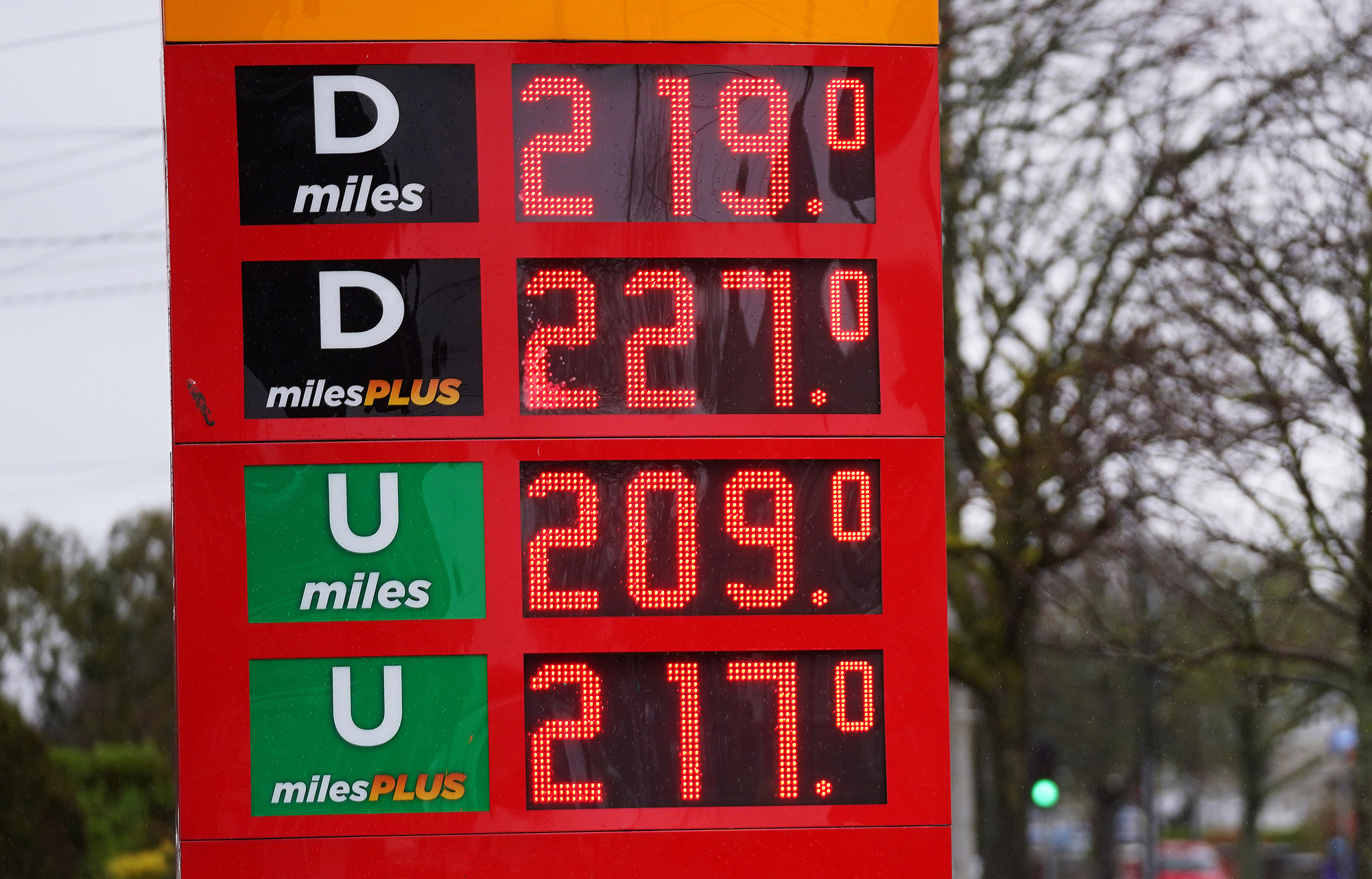 Record levels of  inflation as businesses  battle rising costs and war uncertainty 