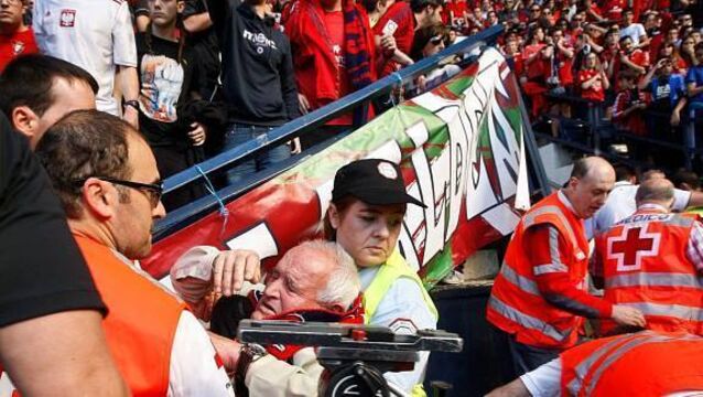 Fence collapses at Spanish league game injuring 68 fans