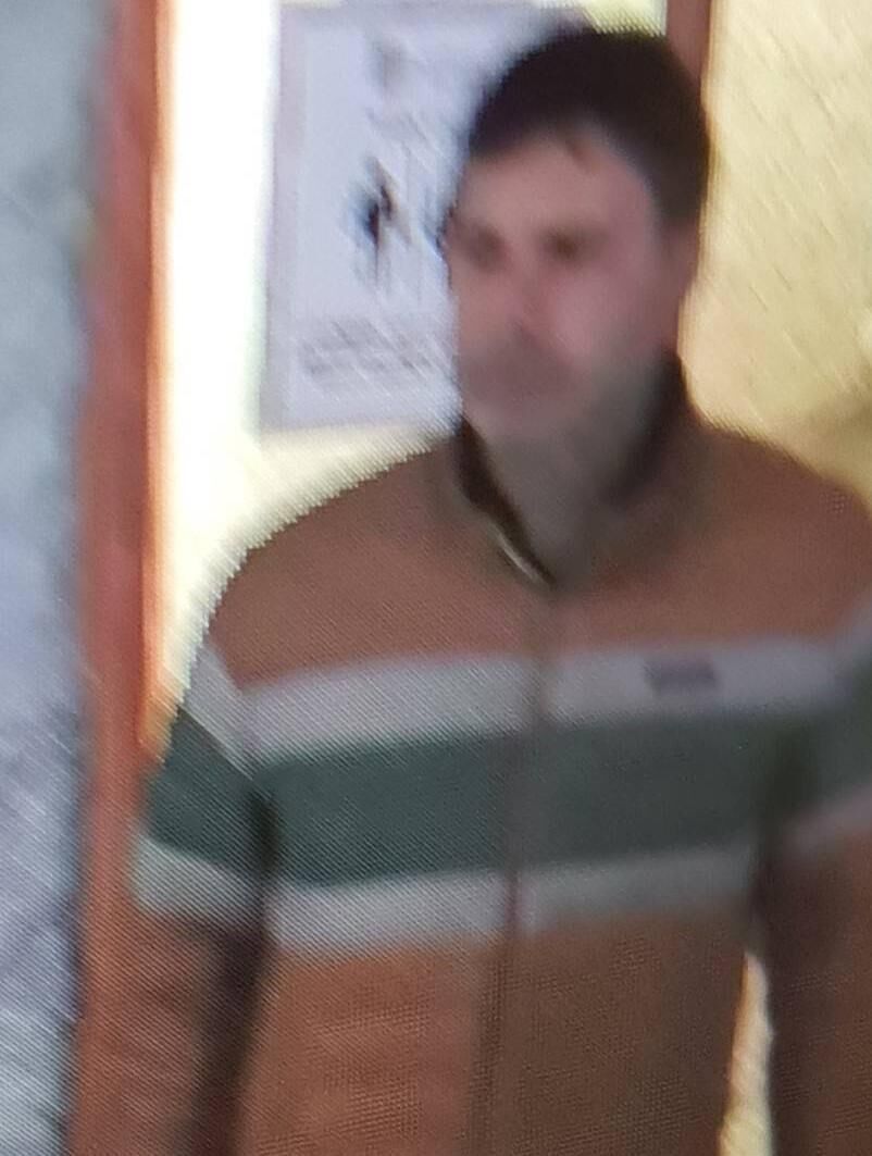 Gardaí are appealing to the public for assistance in tracing the whereabouts of 40-year-old Thomas Gattringer who was last seen in the Liscannor area of Co.Clare on Sunday, 3rd April 2022 at approximately 4.30pm.