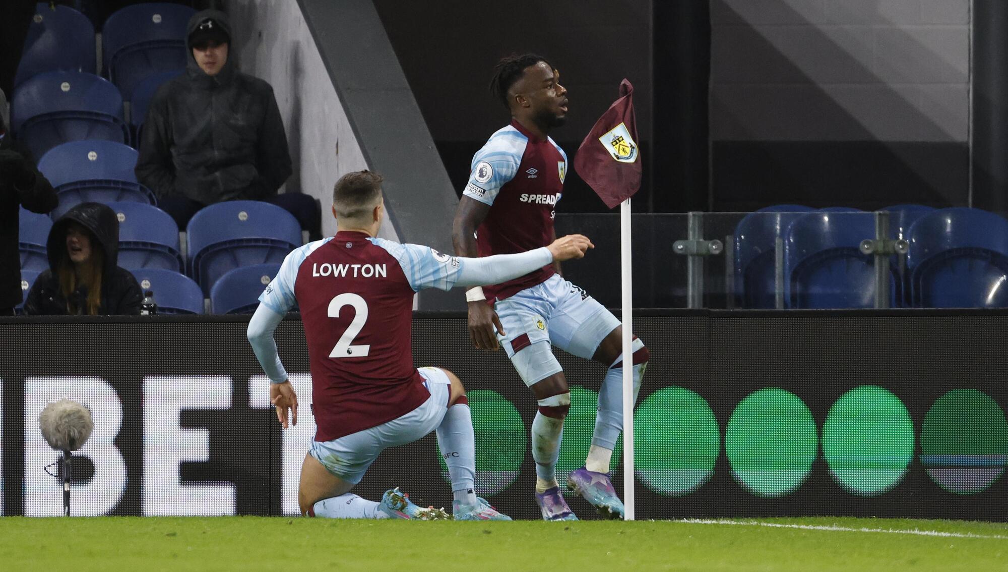 Burnley move within a point of opponents Everton with comeback win