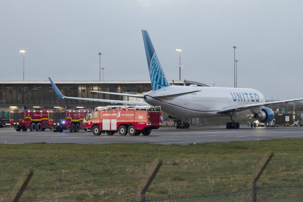 The United Airlines flight UA-52 that was forced to make an emergency landing on Thursday. Picture: Press 22