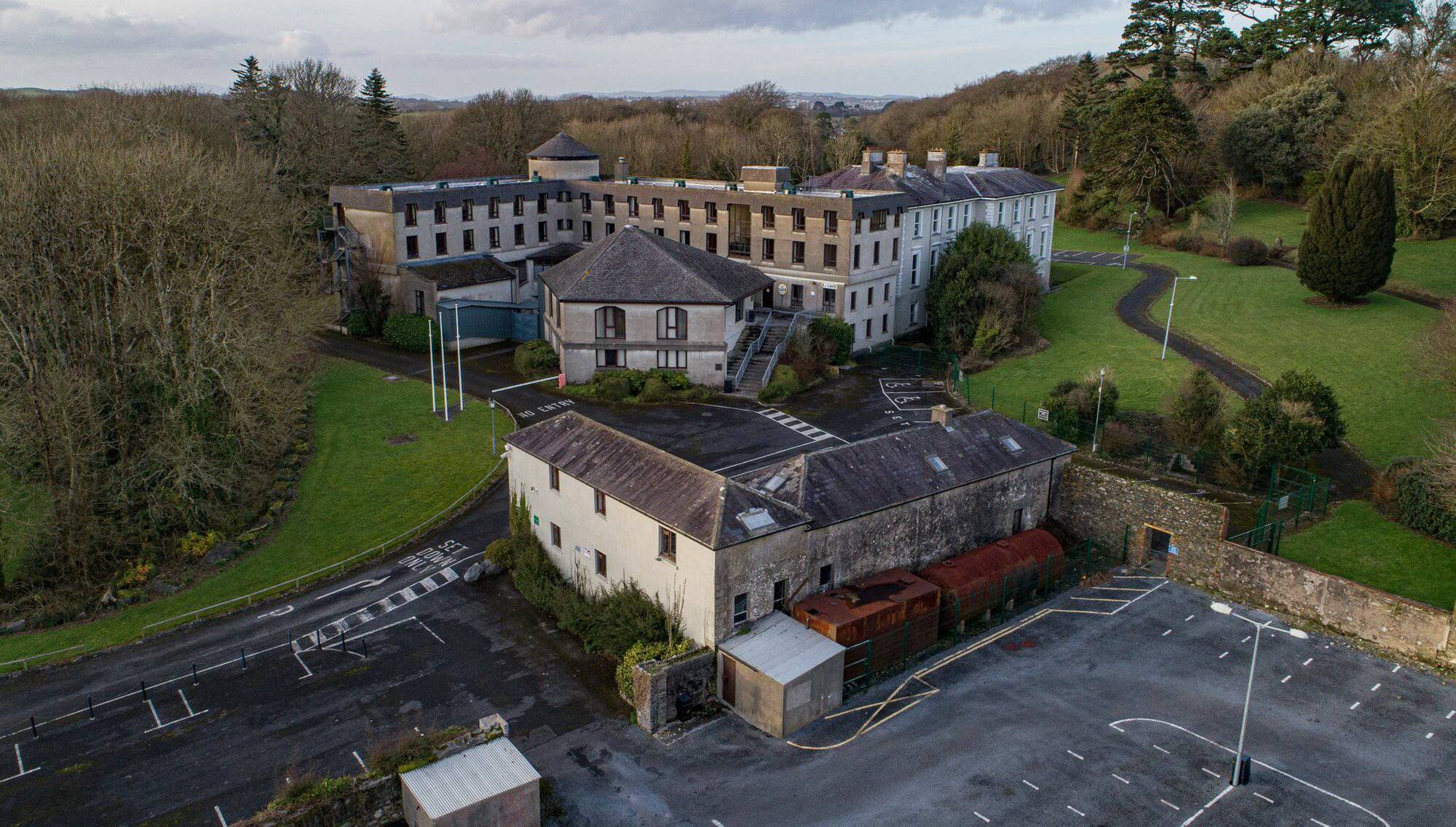 Waterford manor house to house Ukrainian refugees