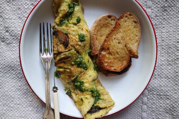 Mushroom omelette with wild garlic pesto