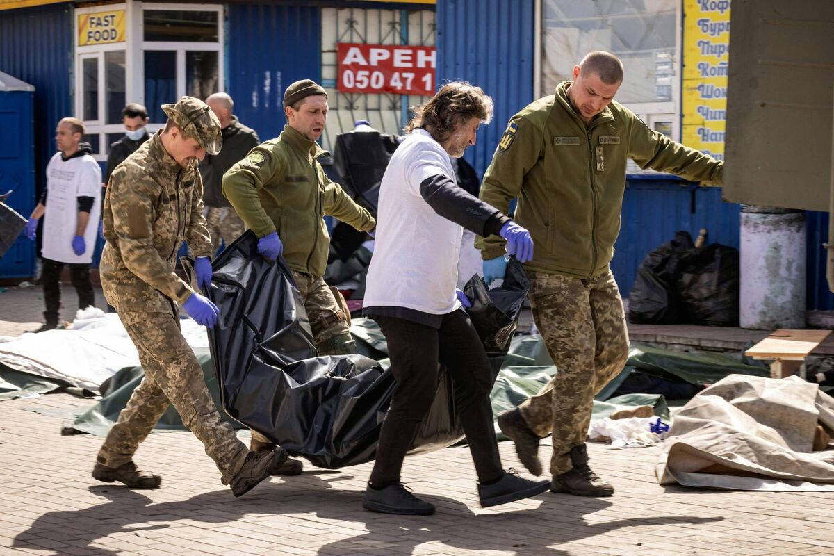 Ukrainian soldiers load bodies on a military truck after the attack. Picture: Fadel Adel Senna/AFP via Getty Images