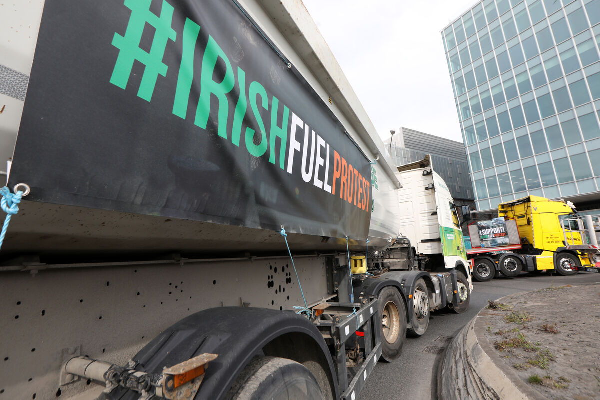 Pictured are ruck drivers taking part in a protest in Dublin this morning are blocking both ends of the Tom Clarke Bridge, commonly known as the East Link. Picture: Leah Farrell/RollingNews.ie Pictured are ruck drivers taking part in a protest in Dublin this morning are blocking both ends of the Tom Clarke Bridge, commonly known as the East Link. Picture: Leah Farrell/RollingNews.ie