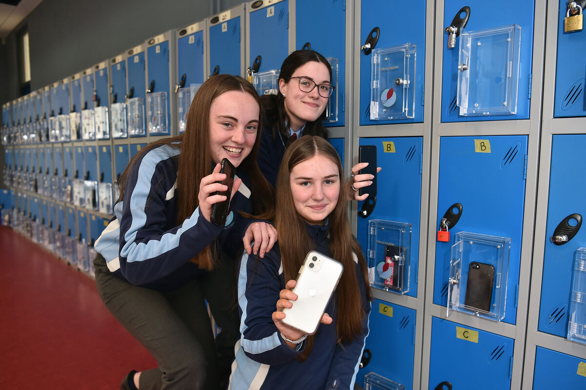  Transition year pupils Anna Nic Sheáin, Anna Ní Mhurchú and Heidi Ní Mhaiclín using the schools new Phoneawaybox at Gaelcholáiste Charraig Uí Leighin.