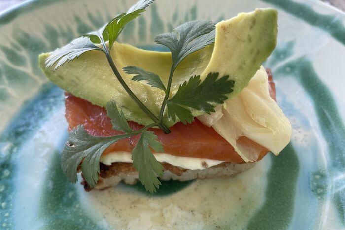 Crispy rice cwith salmon, avocado and pickled ginger