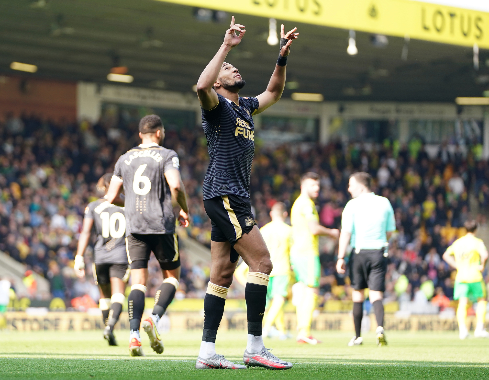 Joelinton stars as Newcastle move Norwich closer to relegation