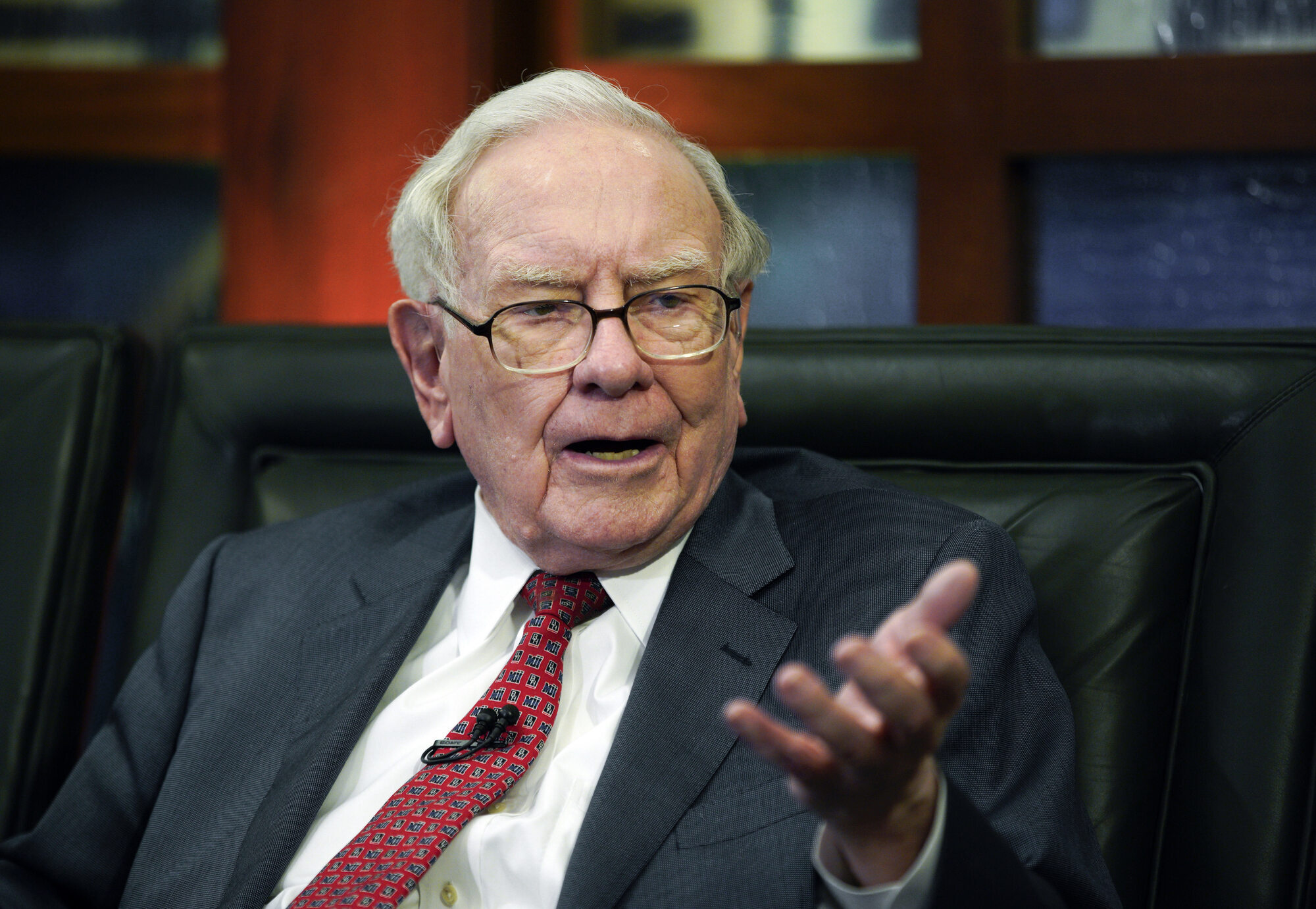 Warren Buffett plans final private lunch auction for charity