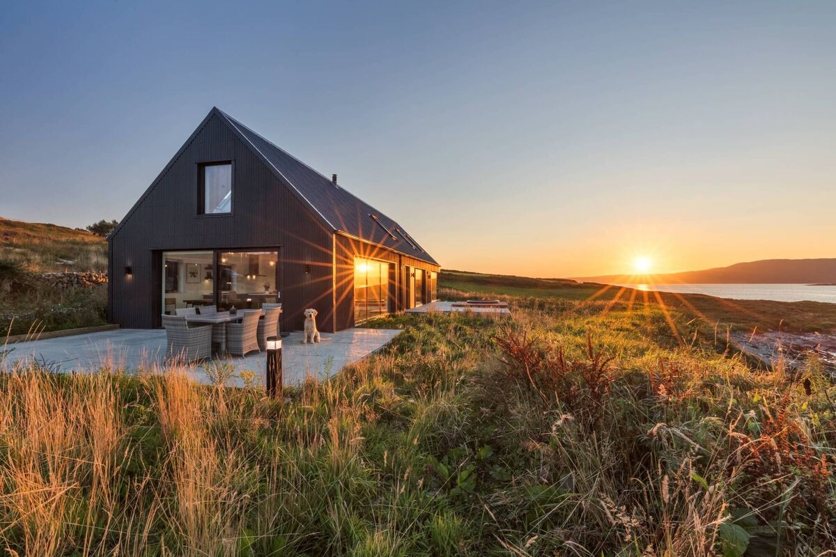 The Hatchery is nestled into the coastline on the northern side of Mizen. 