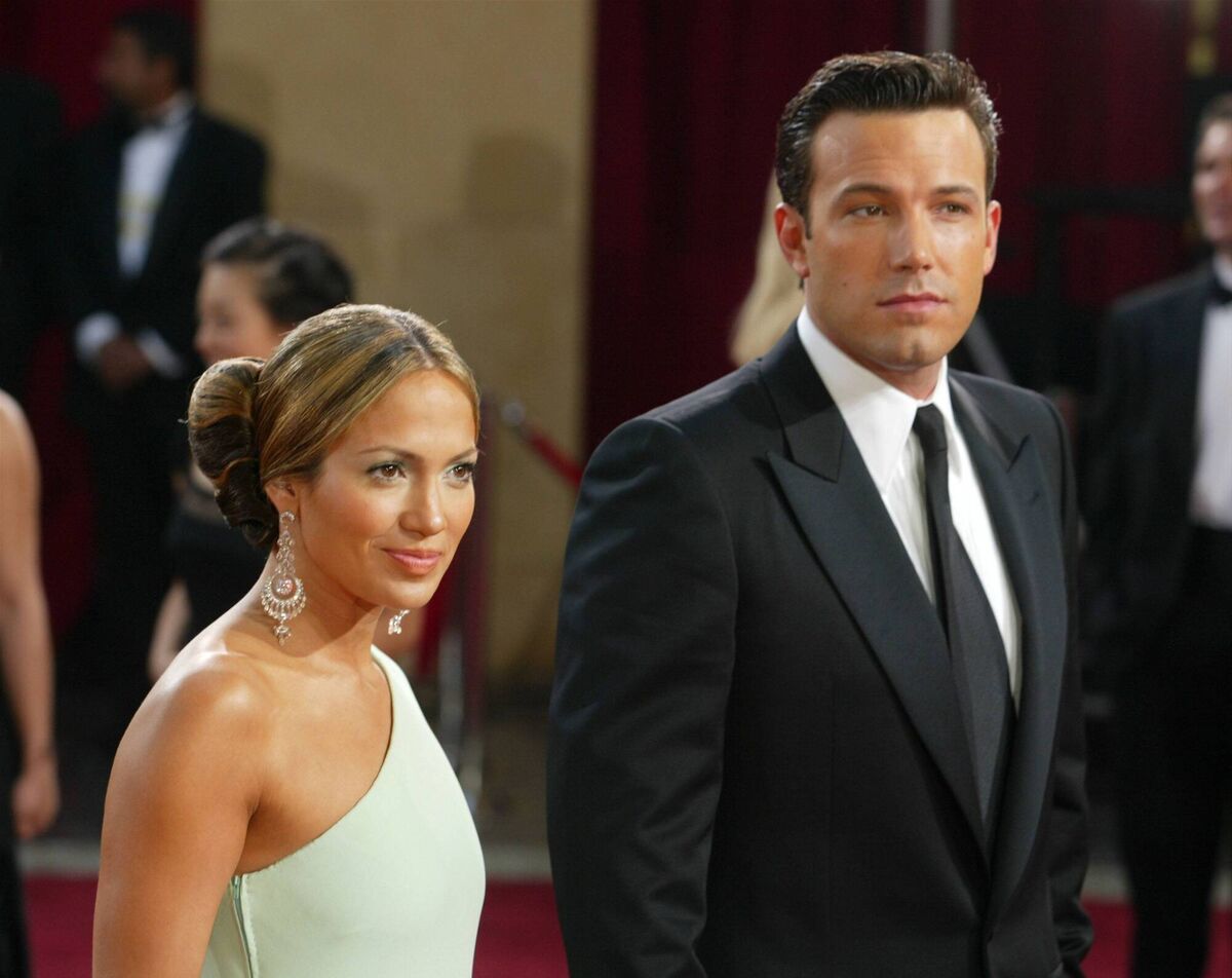 Actors Ben Affleck and fiancee Jennifer Lopez attend the 75th Annual Academy Awards at the Kodak Theater on March 23, 2003 in Hollywood, California.