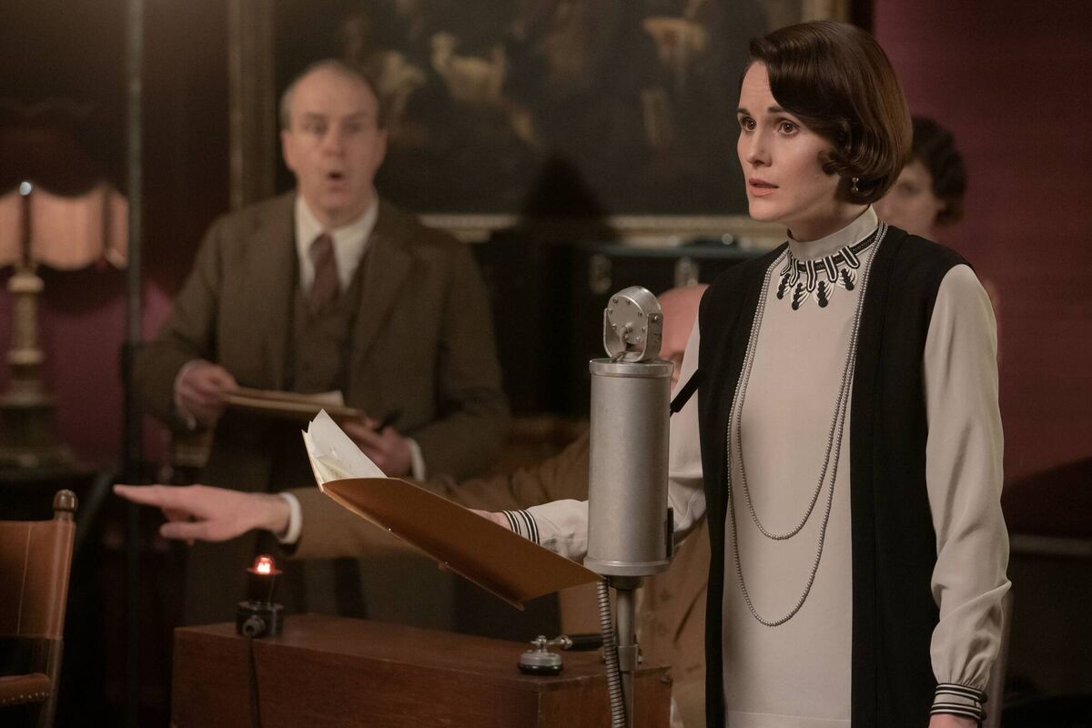 Kevin Doyle stars as Mr Molesley and Michelle Dockery as Lady Mary