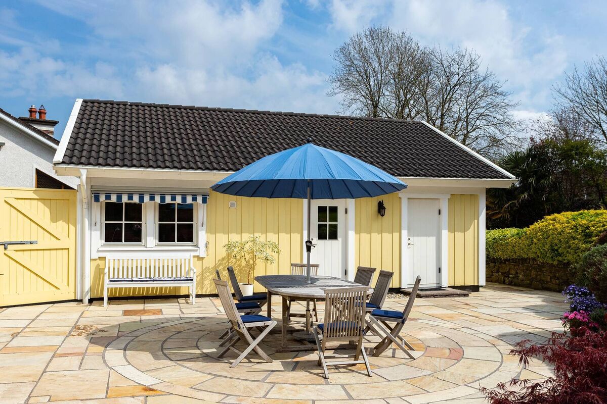 Garage, home office and store all in one
