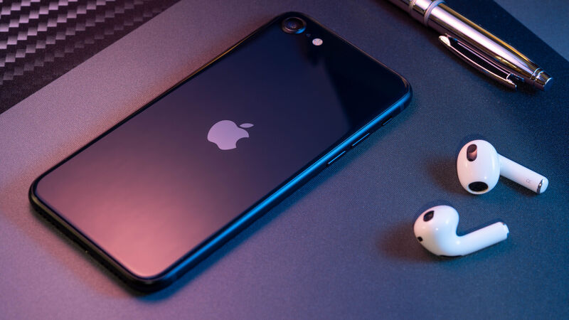 iPhone SE 2022 with A15 Bionic SoC. Pic: Noel Campion