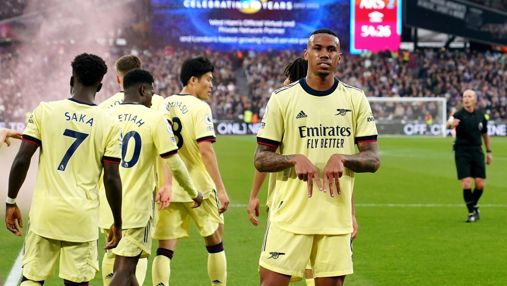 Arsenal go aeriel route to fend off Spurs in top four race