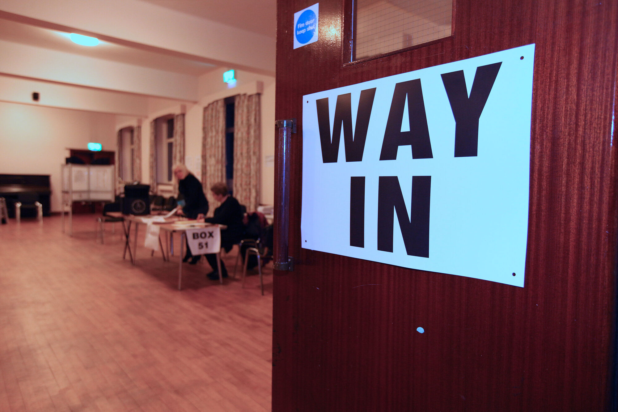 Poll shows surge for Alliance but Sinn Féin still in lead ahead of Stormont election