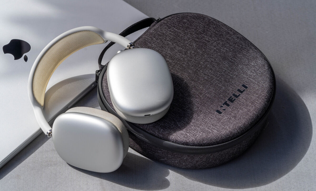 Intelli CarryOn case for AirPods Max is a great travelling companion