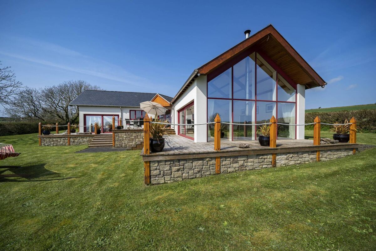 Gotta be light and bright and it is, thanks to full height gable glazing Gotta be light and bright and it is, thanks to full height gable glazing