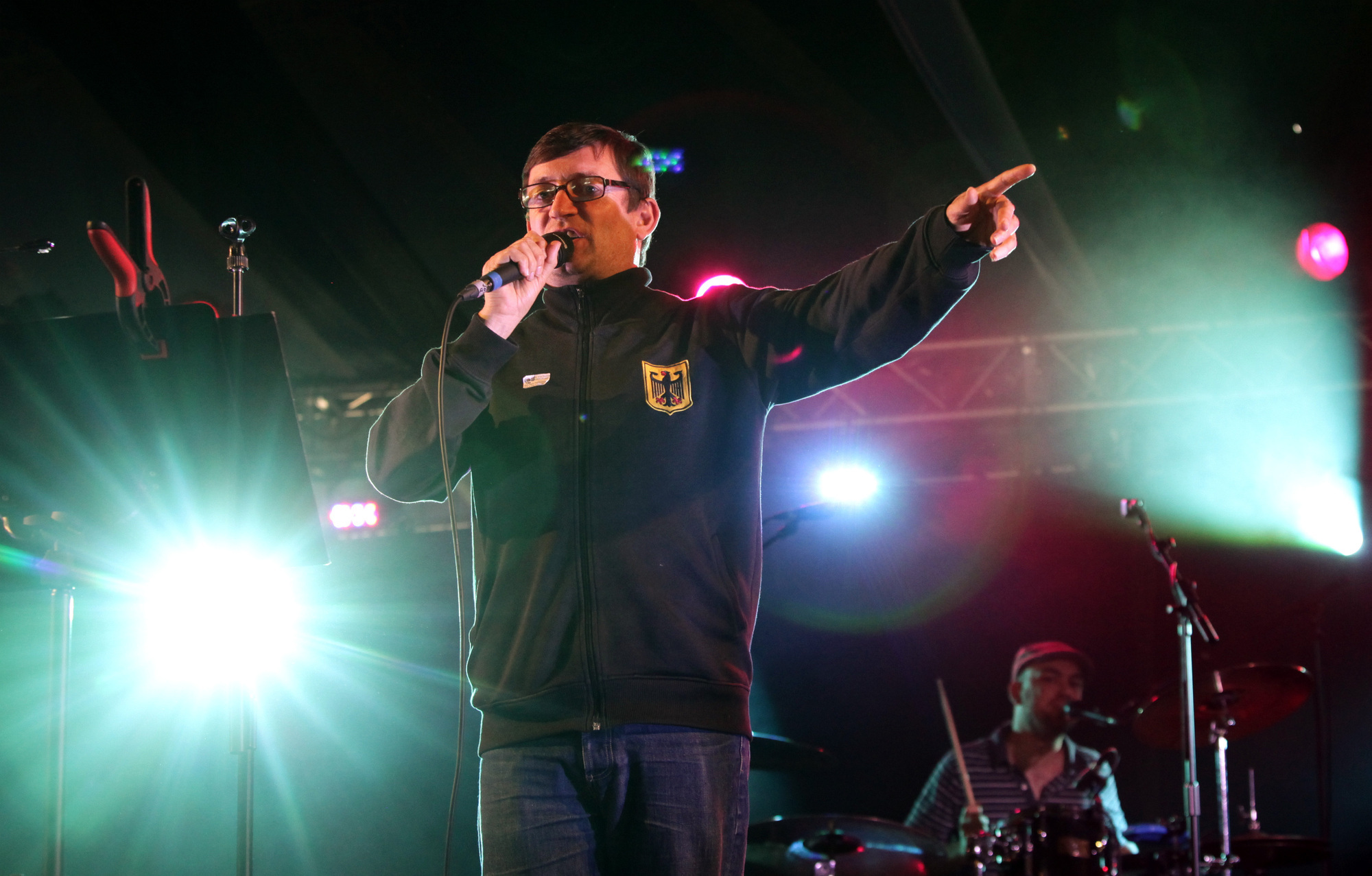 Pub-goers enjoy free drinks around Ireland thanks to musician Paul Heaton